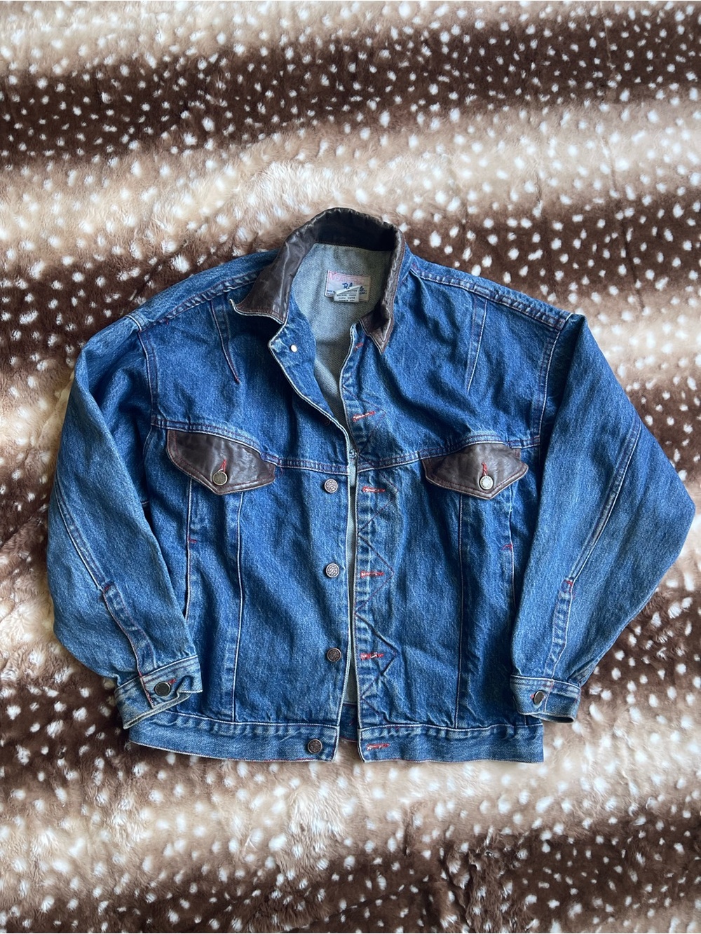 Vintage Beautiful 100% cotton jean jacket